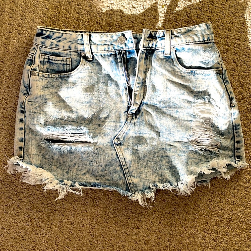 Size M forever 21 distressed denim mini skirt